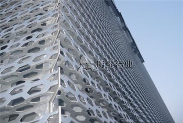 3104鋁板卷在建筑行業的應用，廠家直供價格多少？